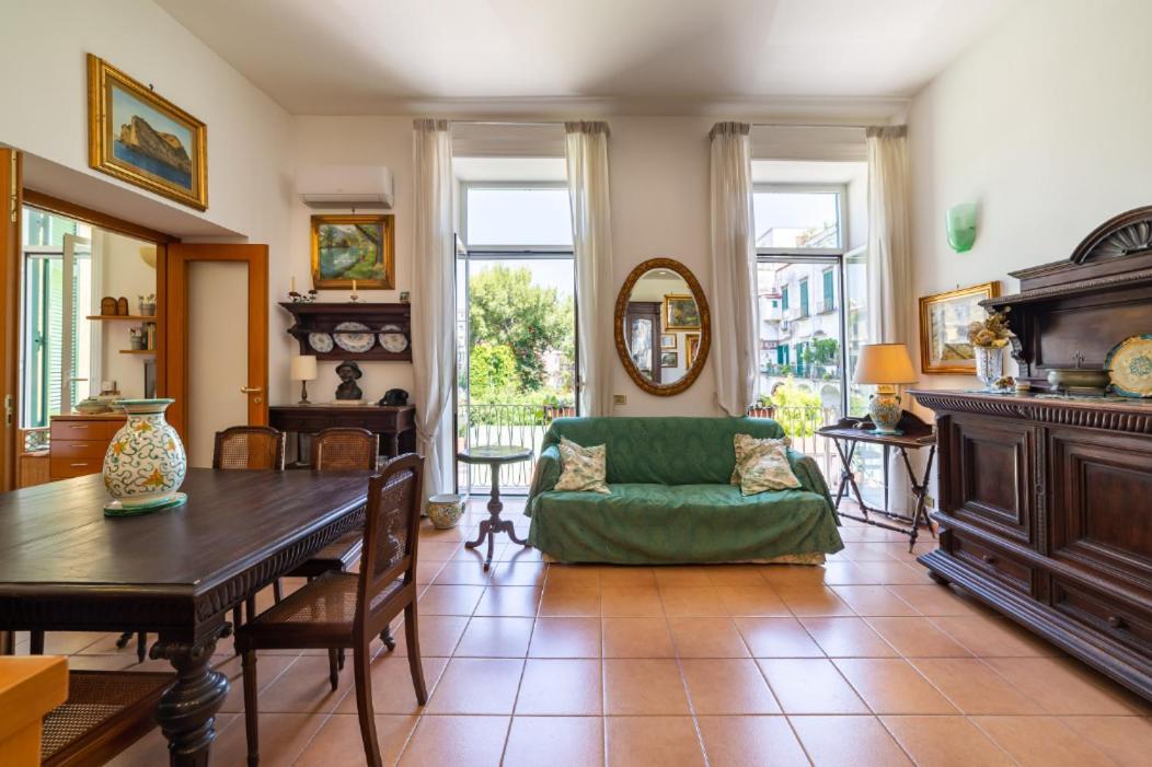 Portalba Palace: Spacious Three-bedroom With Views Apartment